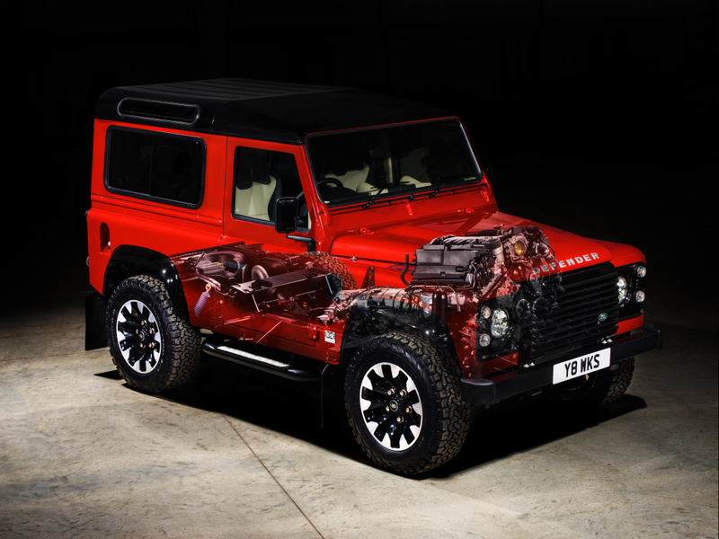 Illustration for article titled Land Rover Is Stuffing 400 HP V8s Into Vintage DefendersÂ
